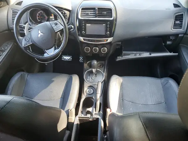 JA4AR4AW6HZ069975 2017 MITSUBISHI OUTLANDER - Image 8
