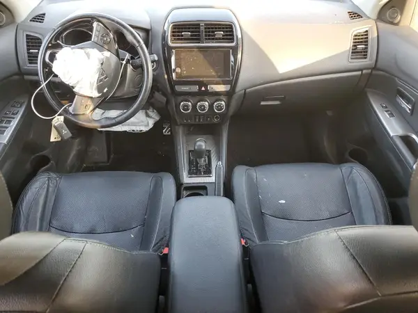 JA4AR4AW6JU000545 2018 MITSUBISHI OUTLANDER - Image 8