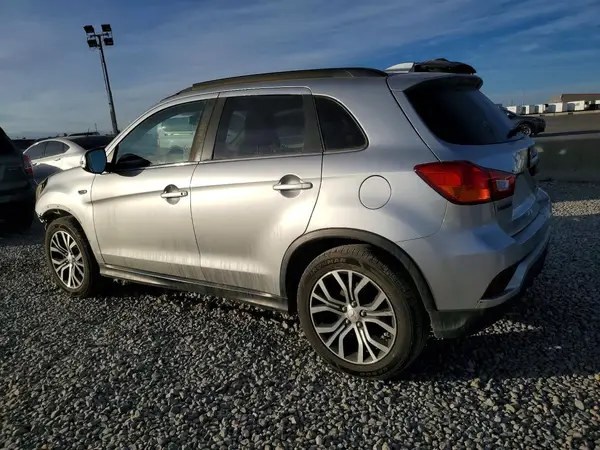 JA4AR4AW6JU002781 2018 MITSUBISHI OUTLANDER - Image 2