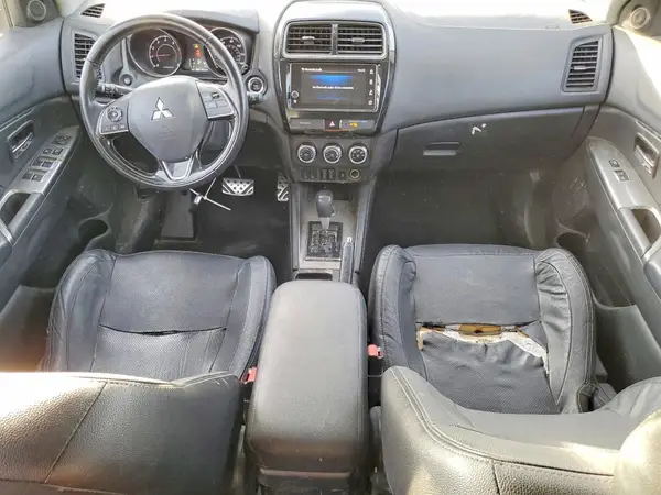 JA4AR4AW6JU002781 2018 MITSUBISHI OUTLANDER - Image 8