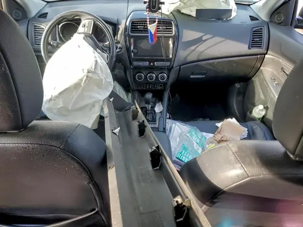 JA4AR4AW8JU024698 2018 MITSUBISHI OUTLANDER - Image 8