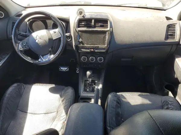 JA4AR4AW9JU011488 2018 MITSUBISHI OUTLANDER - Image 8