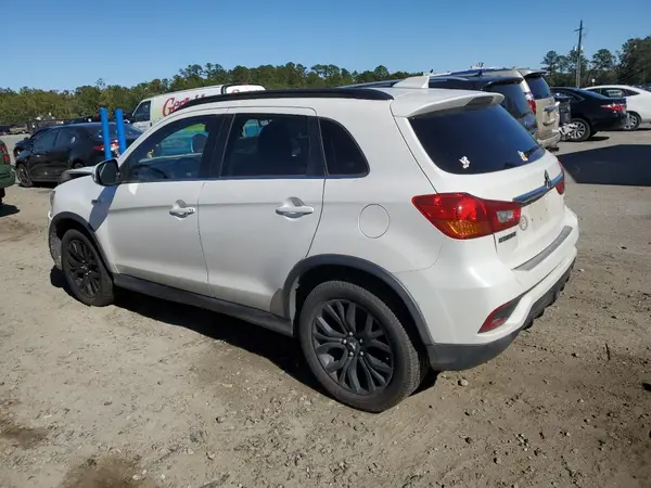 JA4AR4AW9JZ003328 2018 MITSUBISHI OUTLANDER - Image 2
