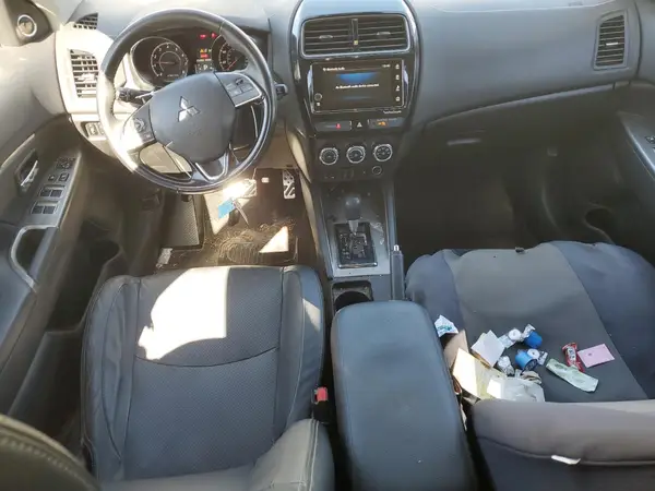 JA4AR4AW9JZ003328 2018 MITSUBISHI OUTLANDER - Image 8