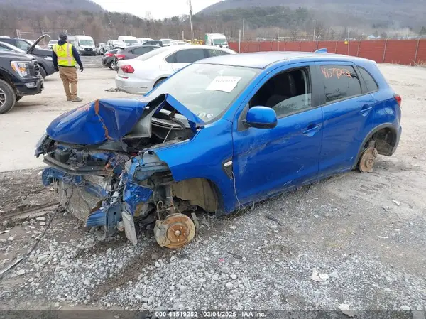 JA4ARUAU0MU031146 2021 MITSUBISHI OUTLANDER - Image 2