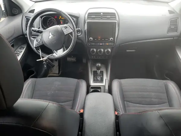 JA4ARUAU0NU010833 2022 MITSUBISHI OUTLANDER - Image 8