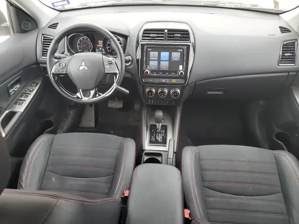 JA4ARUAU0PU003805 2023 MITSUBISHI OUTLANDER - Image 8