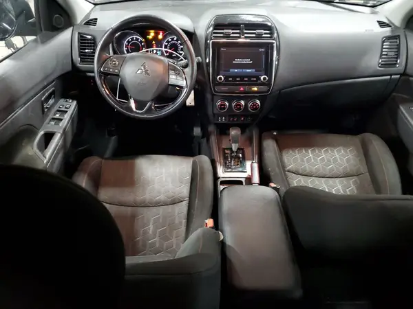 JA4ARUAU0PU005408 2023 MITSUBISHI OUTLANDER - Image 8