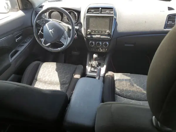 JA4ARUAU0PU007269 2023 MITSUBISHI OUTLANDER - Image 8