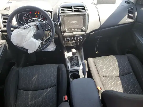 JA4ARUAU0PU007742 2023 MITSUBISHI OUTLANDER - Image 8