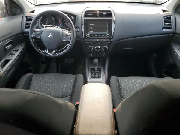 JA4ARUAU0PU008826 2023 MITSUBISHI OUTLANDER - Image 8