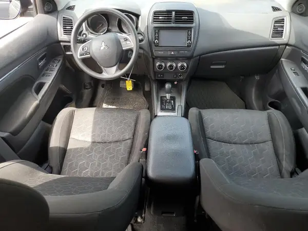 JA4ARUAU0PU012441 2023 MITSUBISHI OUTLANDER - Image 8