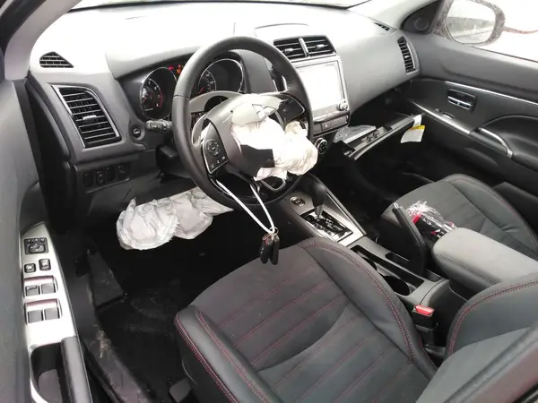JA4ARUAU0PU012861 2023 MITSUBISHI OUTLANDER - Image 8