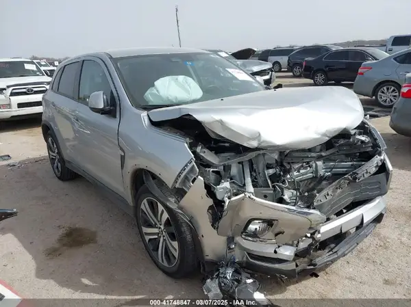 JA4ARUAU0PU016926 2023 MITSUBISHI OUTLANDER - Image 1