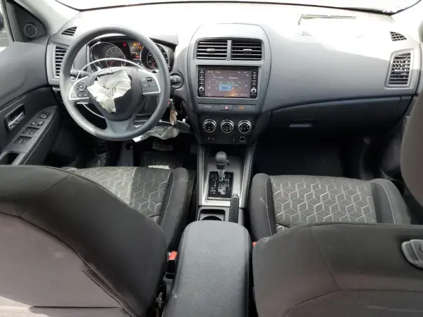 JA4ARUAU0RU006965 2024 MITSUBISHI OUTLANDER - Image 8