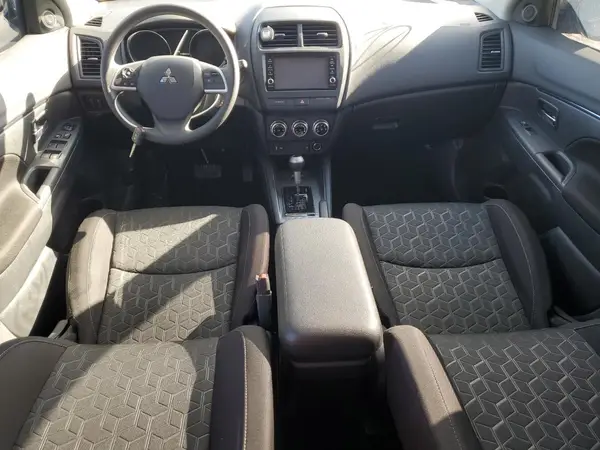 JA4ARUAU0RU011910 2024 MITSUBISHI OUTLANDER - Image 8