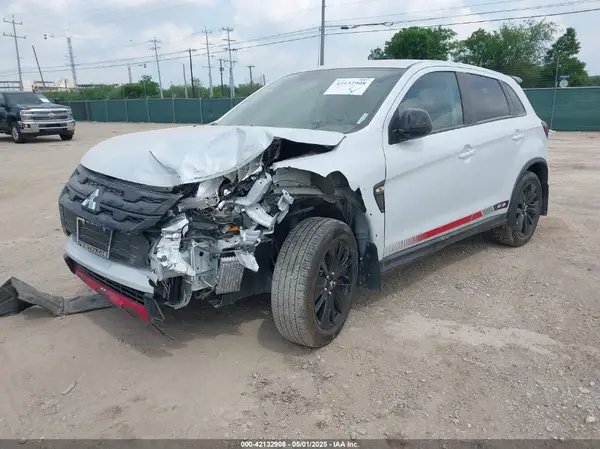 JA4ARUAU0RU020851 2024 MITSUBISHI OUTLANDER - Image 2