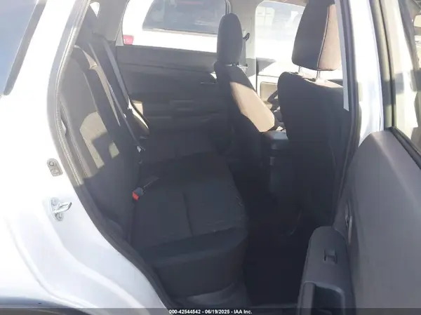 JA4ARUAU0RU025872 2024 MITSUBISHI OUTLANDER - Image 8