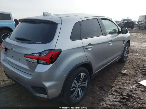 2025 MITSUBISHI OUTLANDER IAAI lot 44022374 auction photo 4