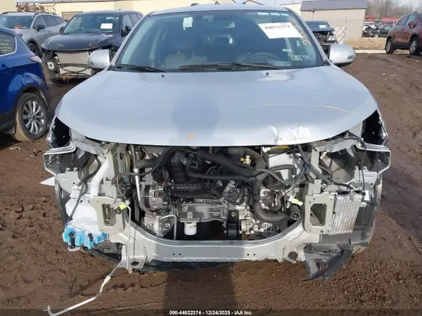 2025 MITSUBISHI OUTLANDER IAAI lot 44022374 auction photo 6