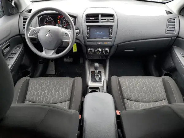 JA4ARUAU0SU002016 2025 MITSUBISHI OUTLANDER - Image 8