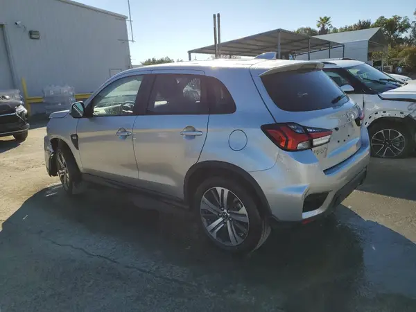 JA4ARUAU0SU002467 2025 MITSUBISHI OUTLANDER - Image 2