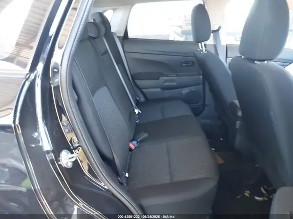 JA4ARUAU0SU003196 2025 MITSUBISHI OUTLANDER - Image 8