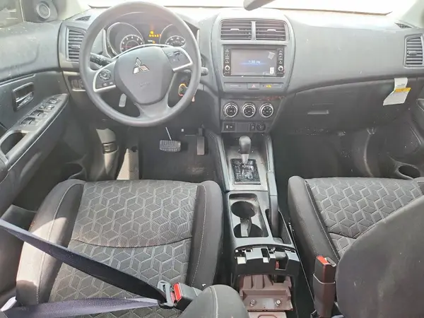 JA4ARUAU0SU012478 2025 MITSUBISHI OUTLANDER - Image 8