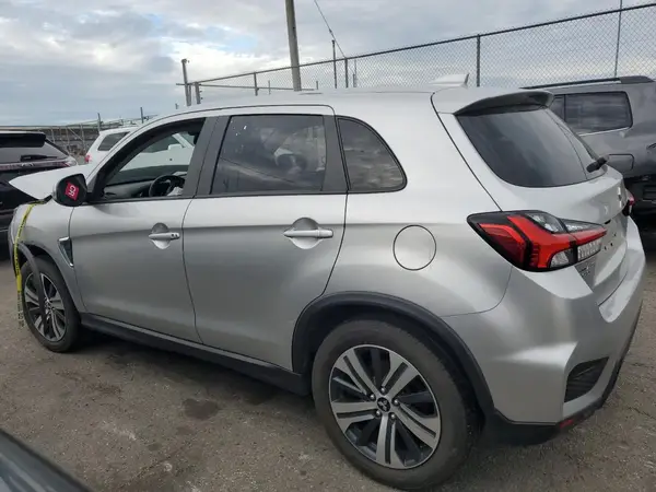 JA4ARUAU1MU010564 2021 MITSUBISHI OUTLANDER - Image 2