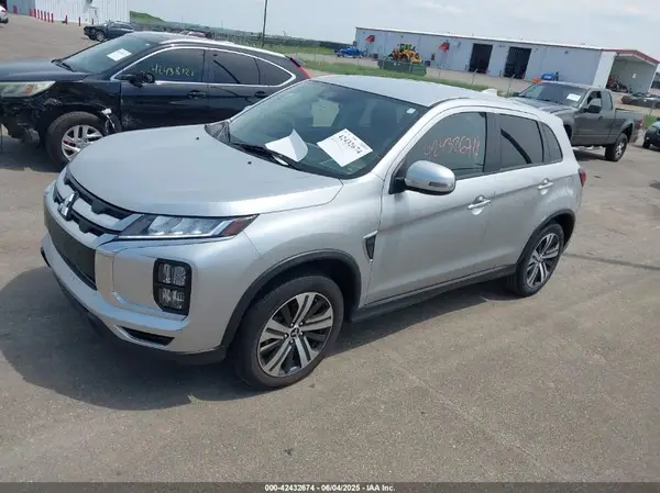 JA4ARUAU1MU015389 2021 MITSUBISHI OUTLANDER - Image 2