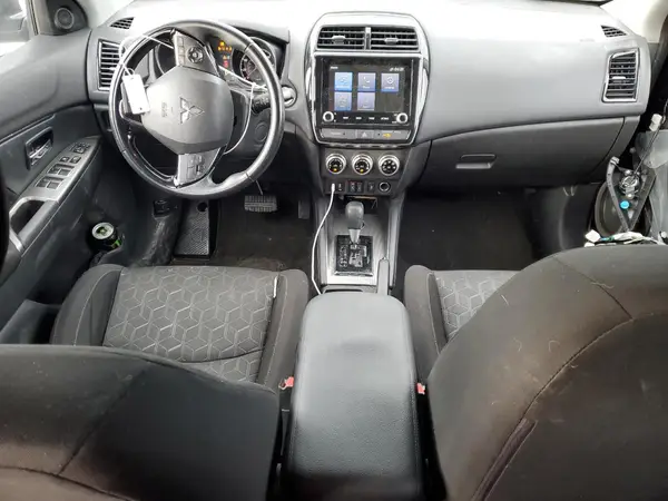 JA4ARUAU1MU018910 2021 MITSUBISHI OUTLANDER - Image 8