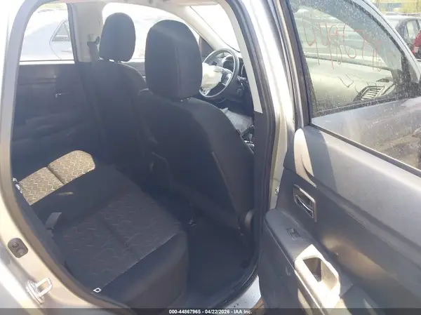 JA4ARUAU1PU001982 2023 MITSUBISHI OUTLANDER - Image 8