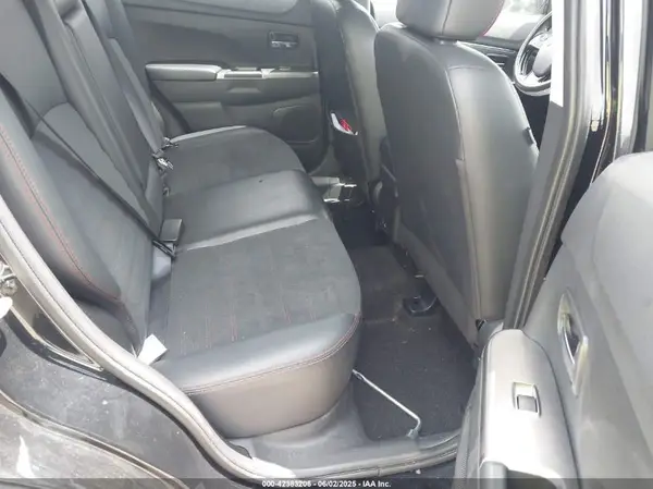 JA4ARUAU1PU005126 2023 MITSUBISHI OUTLANDER - Image 8