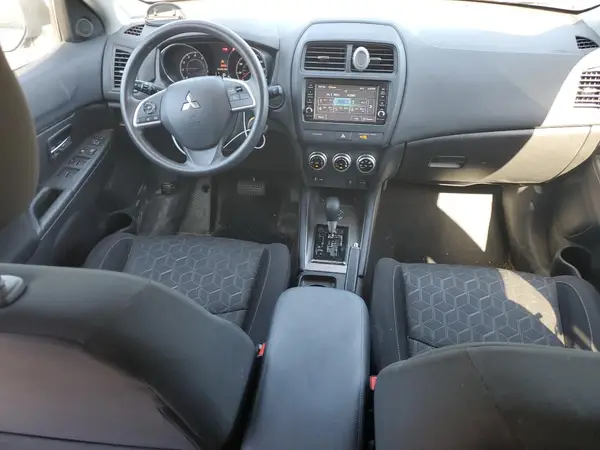 JA4ARUAU1PU009757 2023 MITSUBISHI OUTLANDER - Image 8