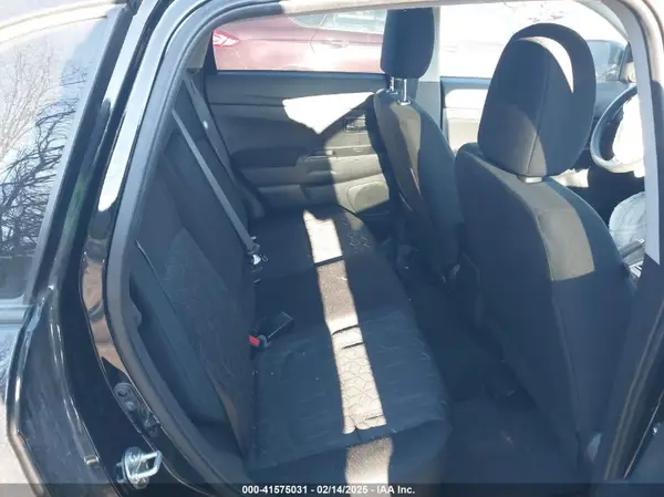 JA4ARUAU1PU011685 2023 MITSUBISHI OUTLANDER - Image 8