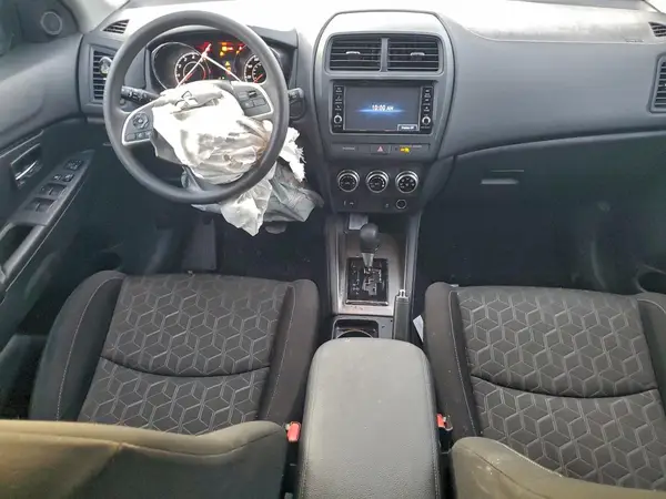 JA4ARUAU1RU002861 2024 MITSUBISHI OUTLANDER - Image 8