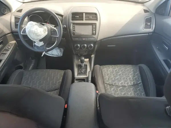 JA4ARUAU1RU006747 2024 MITSUBISHI OUTLANDER - Image 8
