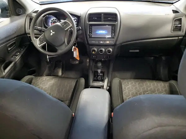 JA4ARUAU1RU009499 2024 MITSUBISHI OUTLANDER - Image 8