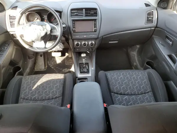 JA4ARUAU1RU011222 2024 MITSUBISHI OUTLANDER - Image 8
