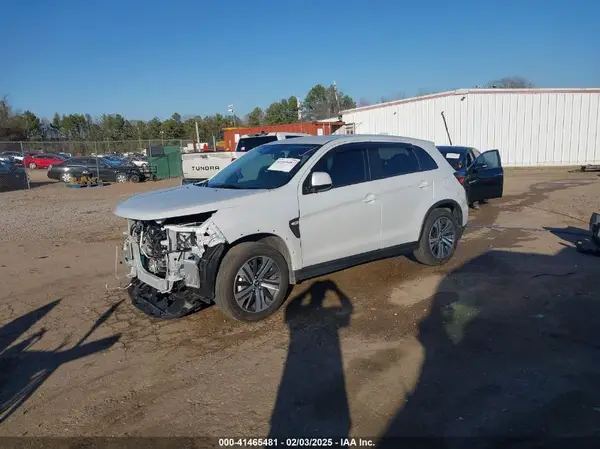 JA4ARUAU1RU014847 2024 MITSUBISHI OUTLANDER - Image 2