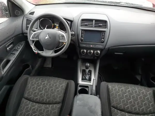 JA4ARUAU1RU024021 2024 MITSUBISHI OUTLANDER - Image 8