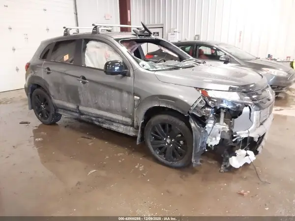 JA4ARUAU1SU009184 2025 MITSUBISHI OUTLANDER - Image 1