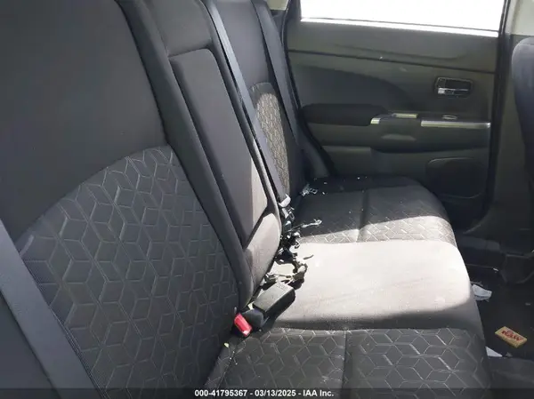 JA4ARUAU2MU018656 2021 MITSUBISHI OUTLANDER - Image 8