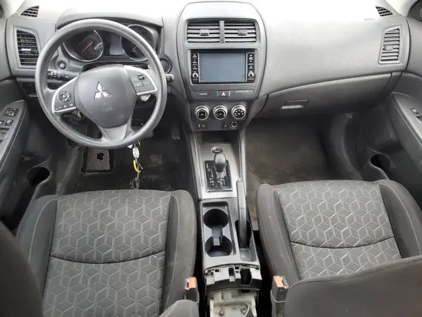 JA4ARUAU2NU021784 2022 MITSUBISHI OUTLANDER - Image 8