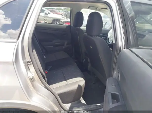 JA4ARUAU2PU003823 2023 MITSUBISHI OUTLANDER - Image 8