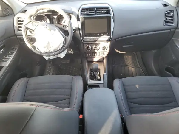 JA4ARUAU2PU006981 2023 MITSUBISHI OUTLANDER - Image 8
