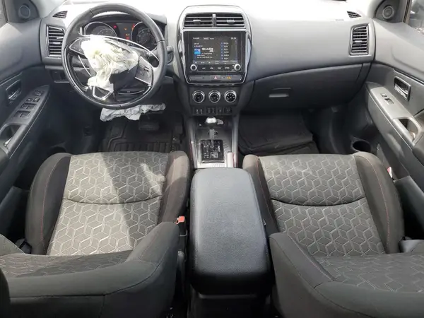 JA4ARUAU2PU007550 2023 MITSUBISHI OUTLANDER - Image 8