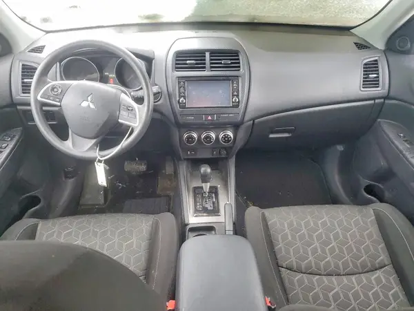 JA4ARUAU2PU012148 2023 MITSUBISHI OUTLANDER - Image 8