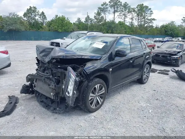 JA4ARUAU2PU014515 2023 MITSUBISHI OUTLANDER - Image 2