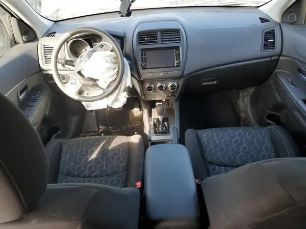 JA4ARUAU2RU006966 2024 MITSUBISHI OUTLANDER - Image 8